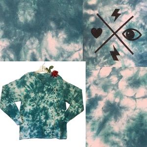 Flirtitude Active dyed long sleeve tee evil eye Sz Lg. Blue-green teal white EUC